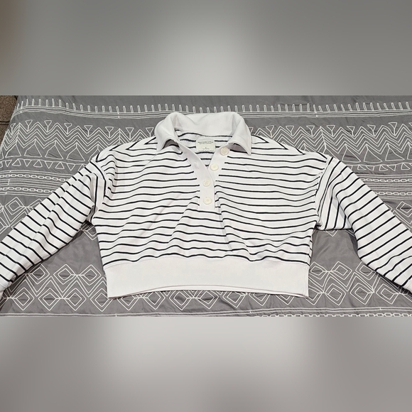 Abercrombie & Fitch Tops - Abercrombie Soft A&F Collection Cropped Striped Sweatshirt Size Small